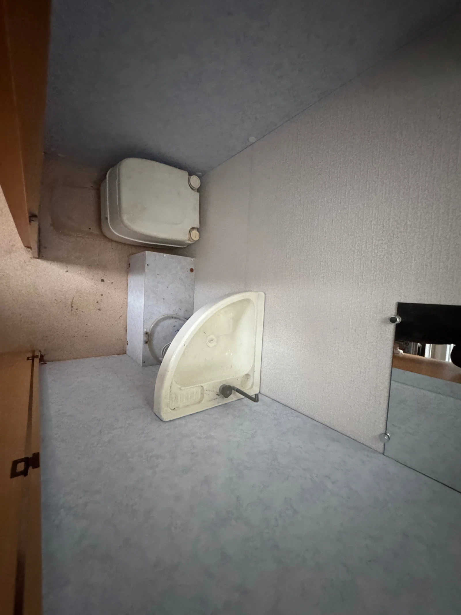 Каравана Caravelair 3.75м. 575кг. 2000година!!! Форселт , снимка 12 - Каравани и кемпери - 53906358