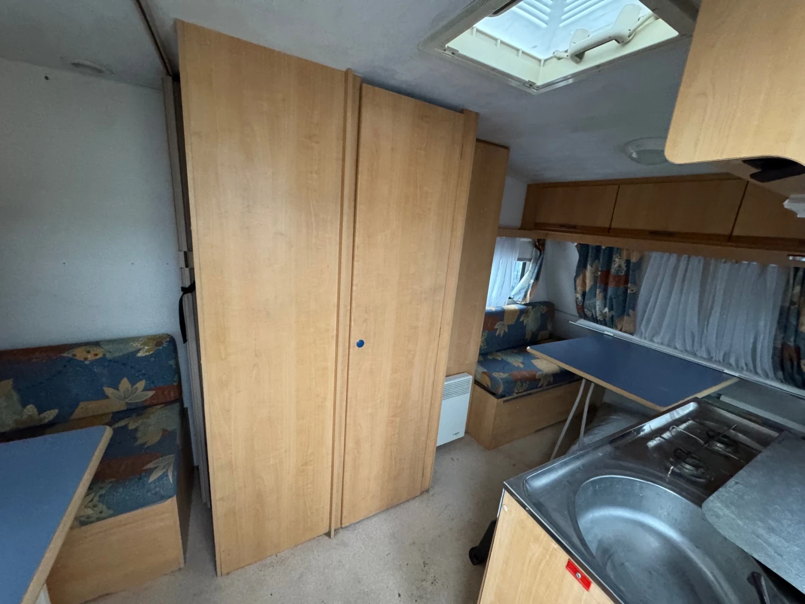 Каравана Caravelair 3.75м. 575кг. 2000година!!! Форселт , снимка 11 - Каравани и кемпери - 53906358