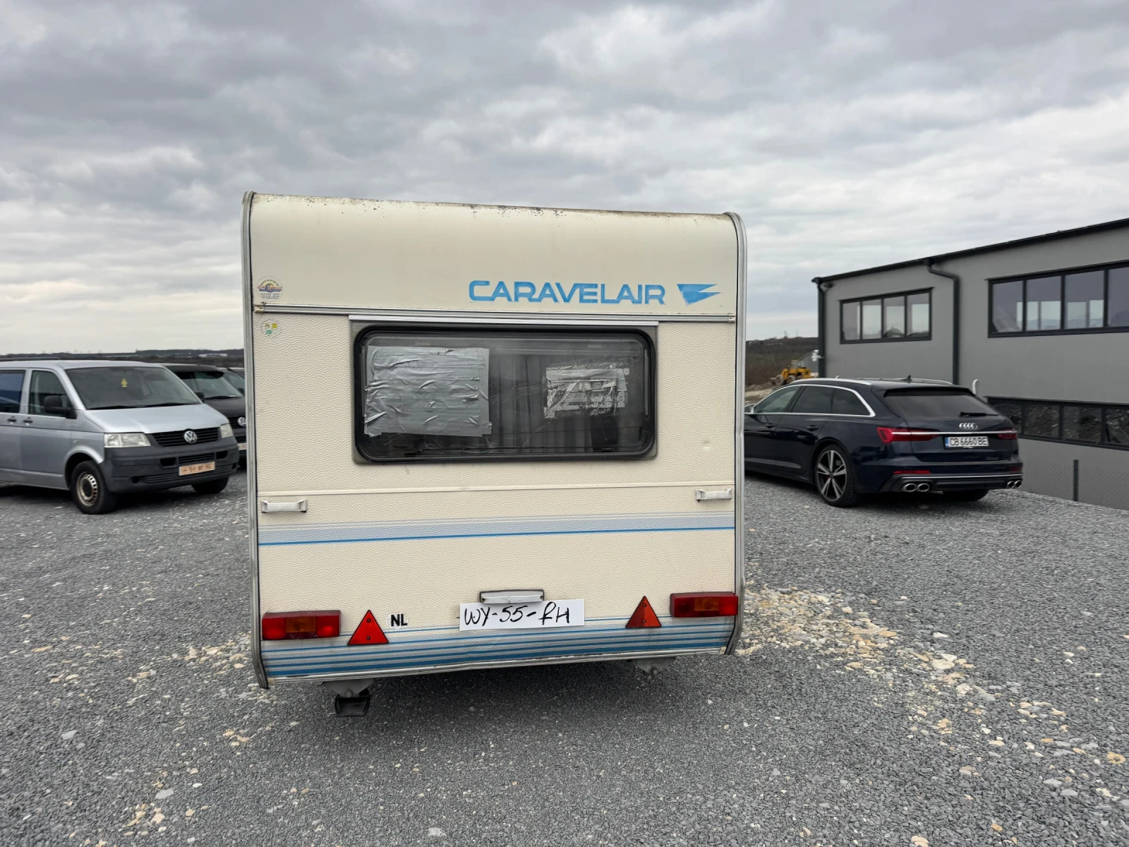 Каравана Caravelair 3.75м. 575кг. 2000година!!! Форселт , снимка 7 - Каравани и кемпери - 53906358