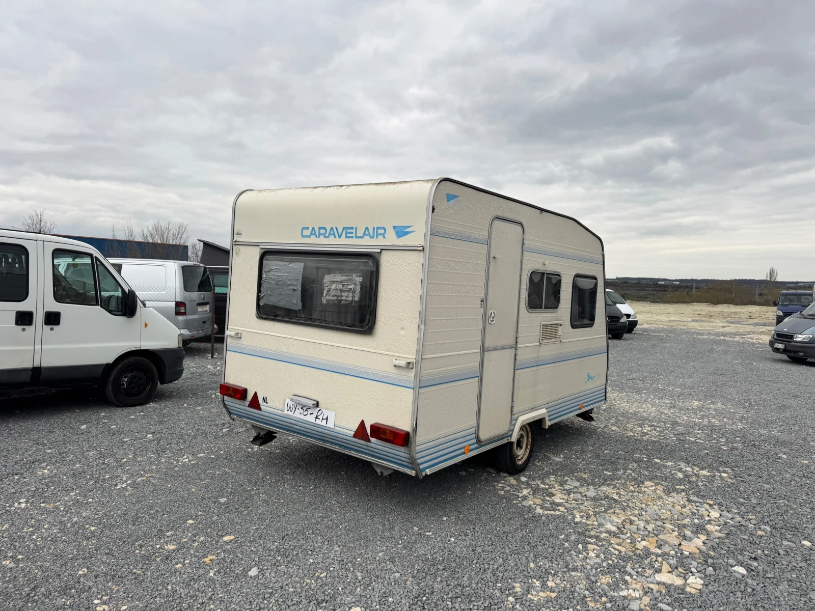 Каравана Caravelair 3.75м. 575кг. 2000година!!! Форселт , снимка 8 - Каравани и кемпери - 53906358