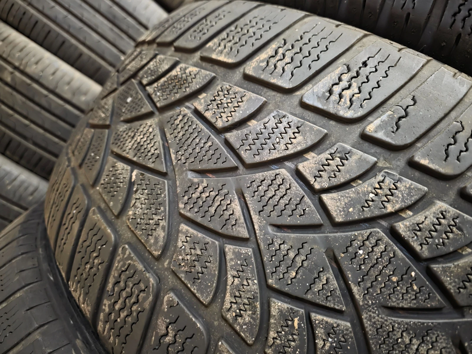 Гуми Зимни 265/40R20, снимка 3 - Гуми и джанти - 55492244