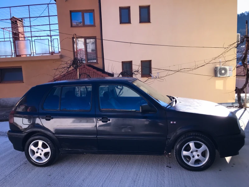 VW Golf 1.6 Газ, снимка 4 - Автомобили и джипове - 48284058