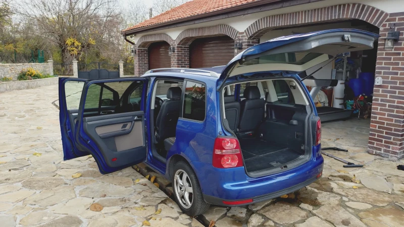 VW Touran, снимка 9 - Автомобили и джипове - 52474665