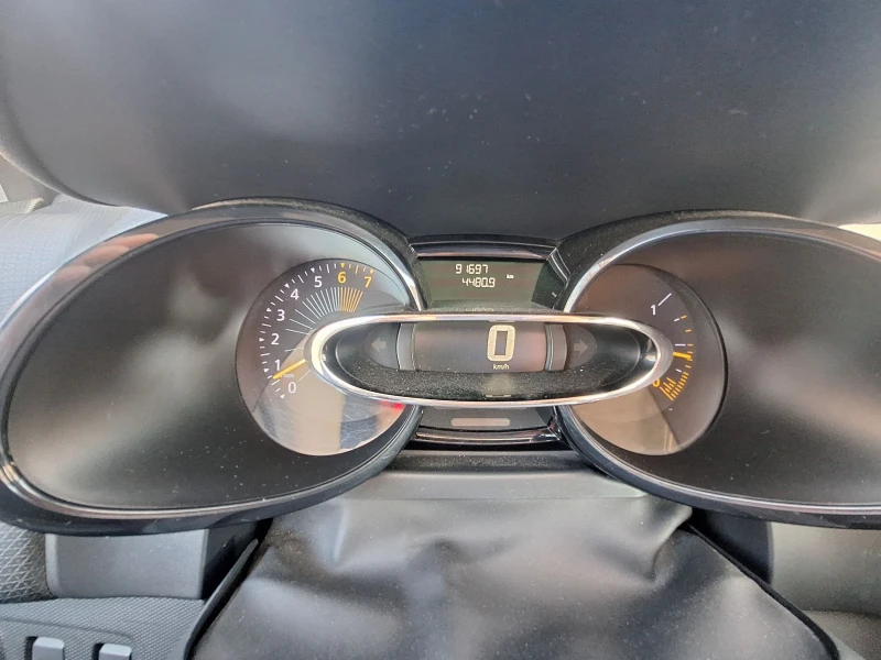 Renault Clio, снимка 10 - Автомобили и джипове - 52774786