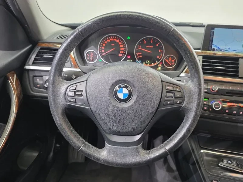 BMW 320 D xDrive, снимка 15 - Автомобили и джипове - 53509493