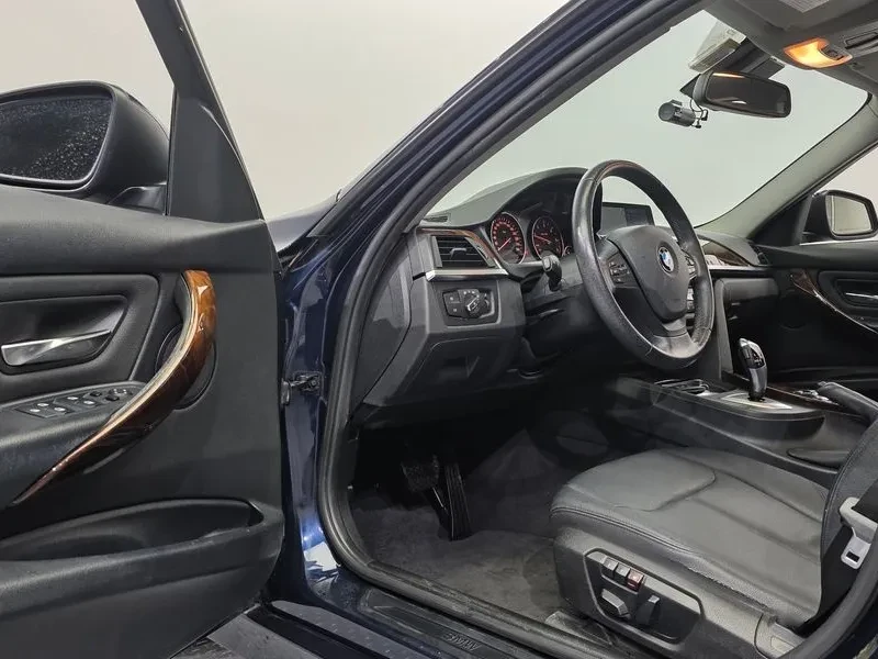 BMW 320 D xDrive, снимка 12 - Автомобили и джипове - 53509493