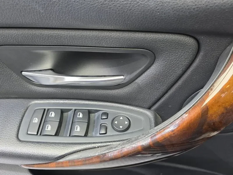 BMW 320 D xDrive, снимка 13 - Автомобили и джипове - 53509493