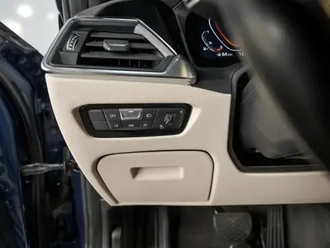 BMW 330 M-Pack* X-Drive* Distronic* Digital* 4подгрева, снимка 11 - Автомобили и джипове - 55171930