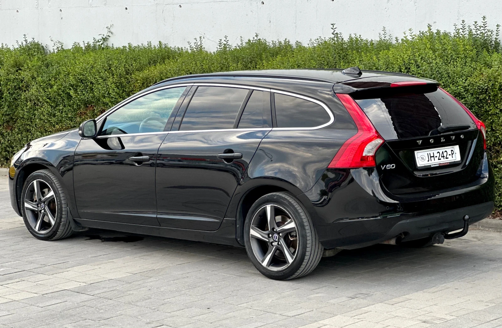 Volvo V60 2.0 163к.с. Автомат - изображение 3