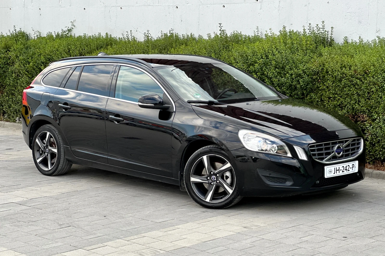 Volvo V60 2.0 163к.с. Автомат - изображение 2