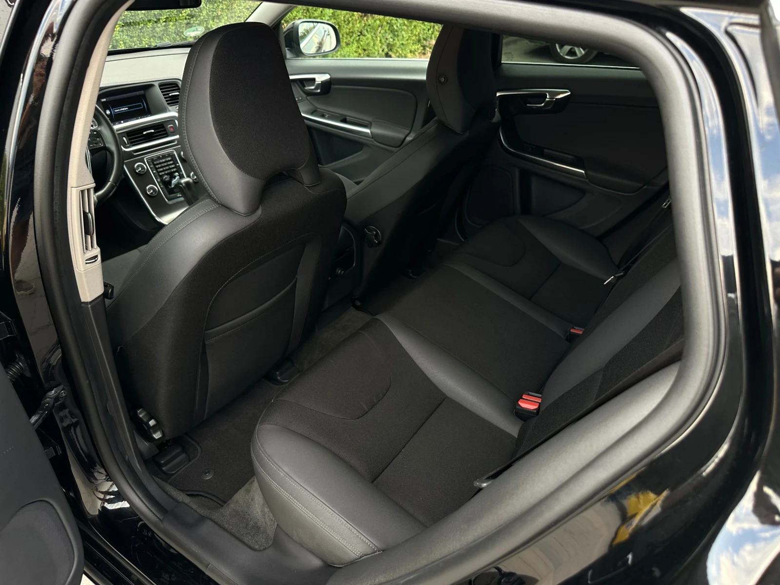 Volvo V60 2.0 163к.с. Автомат - изображение 10