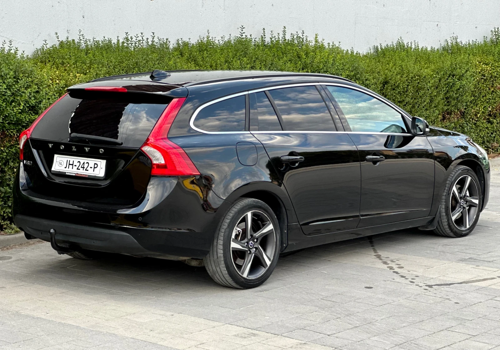 Volvo V60 2.0 163к.с. Автомат - изображение 4