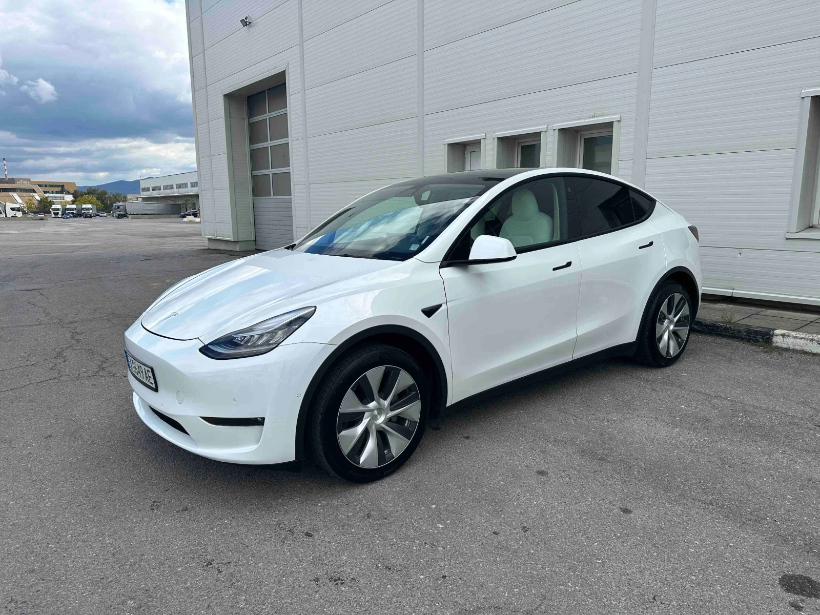 Tesla Model Y DUAL MOTOR / LONG RANGE / AWD | Mobile.bg — изображение 1