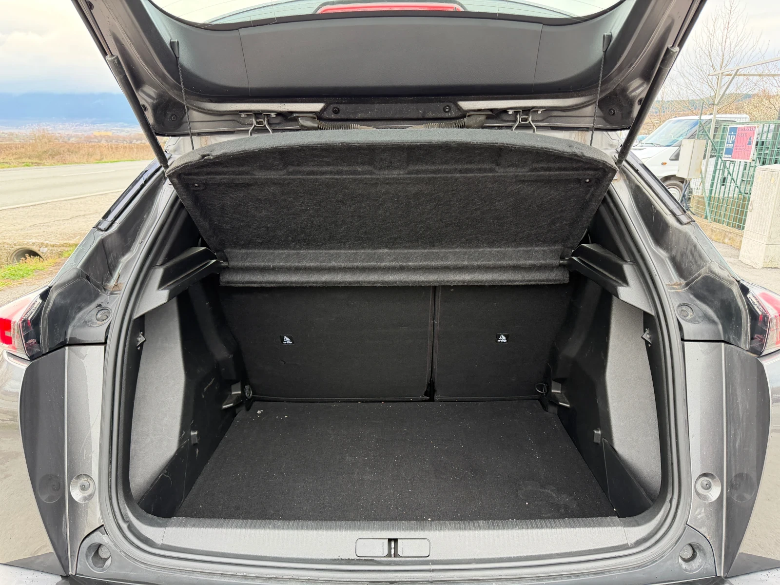 Peugeot 2008 1.2 Puretech 130 EAT8, снимка 6 - Автомобили и джипове - 54026440