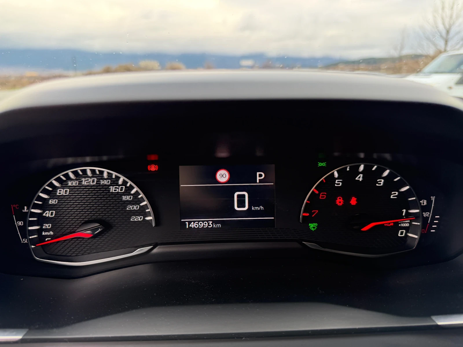 Peugeot 2008 1.2 Puretech 130 EAT8, снимка 14 - Автомобили и джипове - 54026440