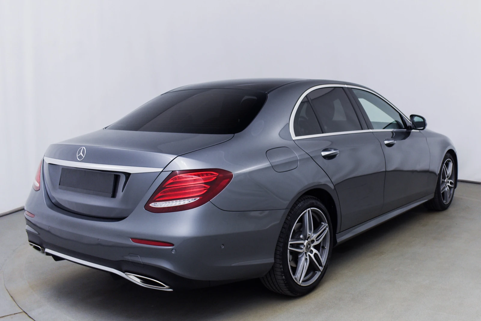 Mercedes-Benz E 300 4MATIC AMG , снимка 5 - Автомобили и джипове - 54589794
