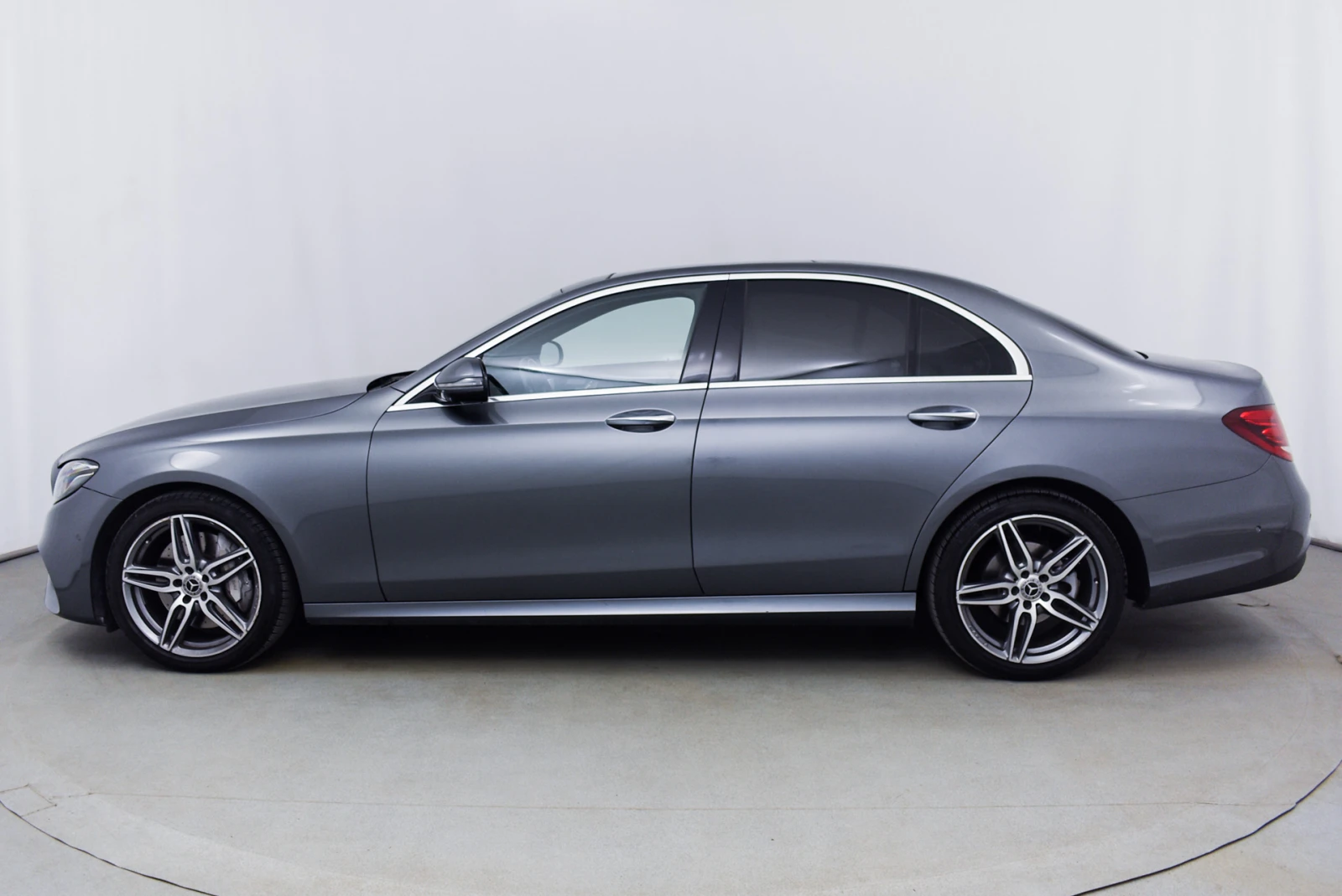 Mercedes-Benz E 300 4MATIC AMG , снимка 3 - Автомобили и джипове - 54589794