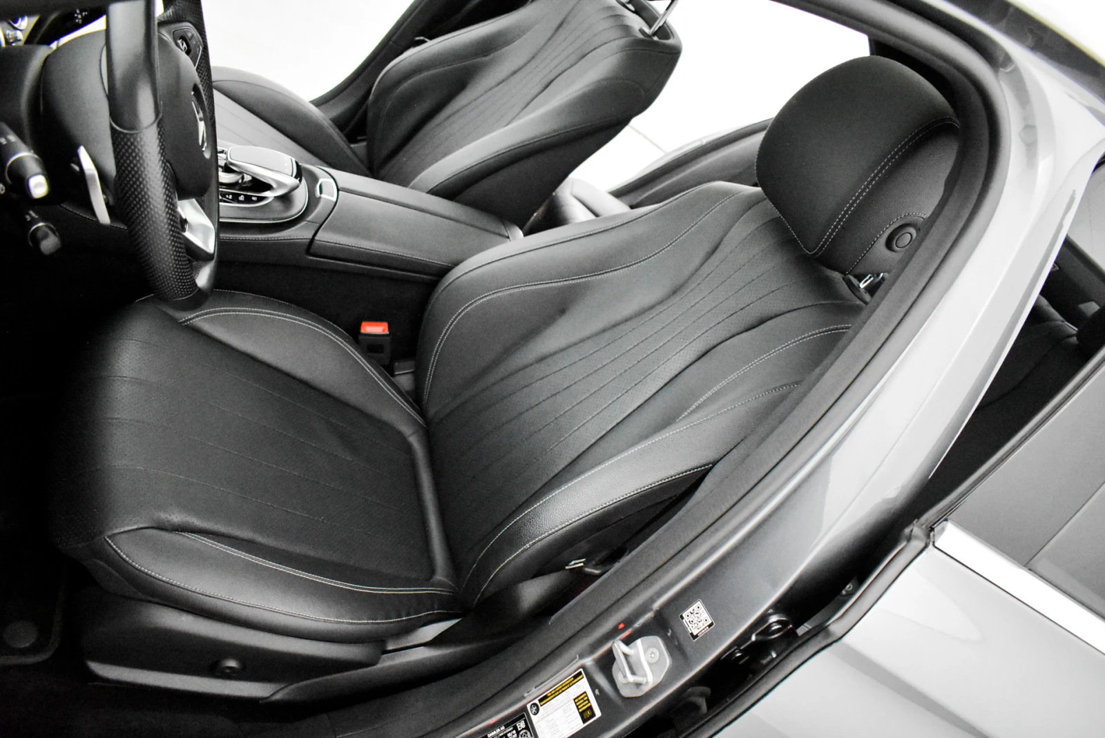 Mercedes-Benz E 300 4MATIC AMG , снимка 13 - Автомобили и джипове - 54589794