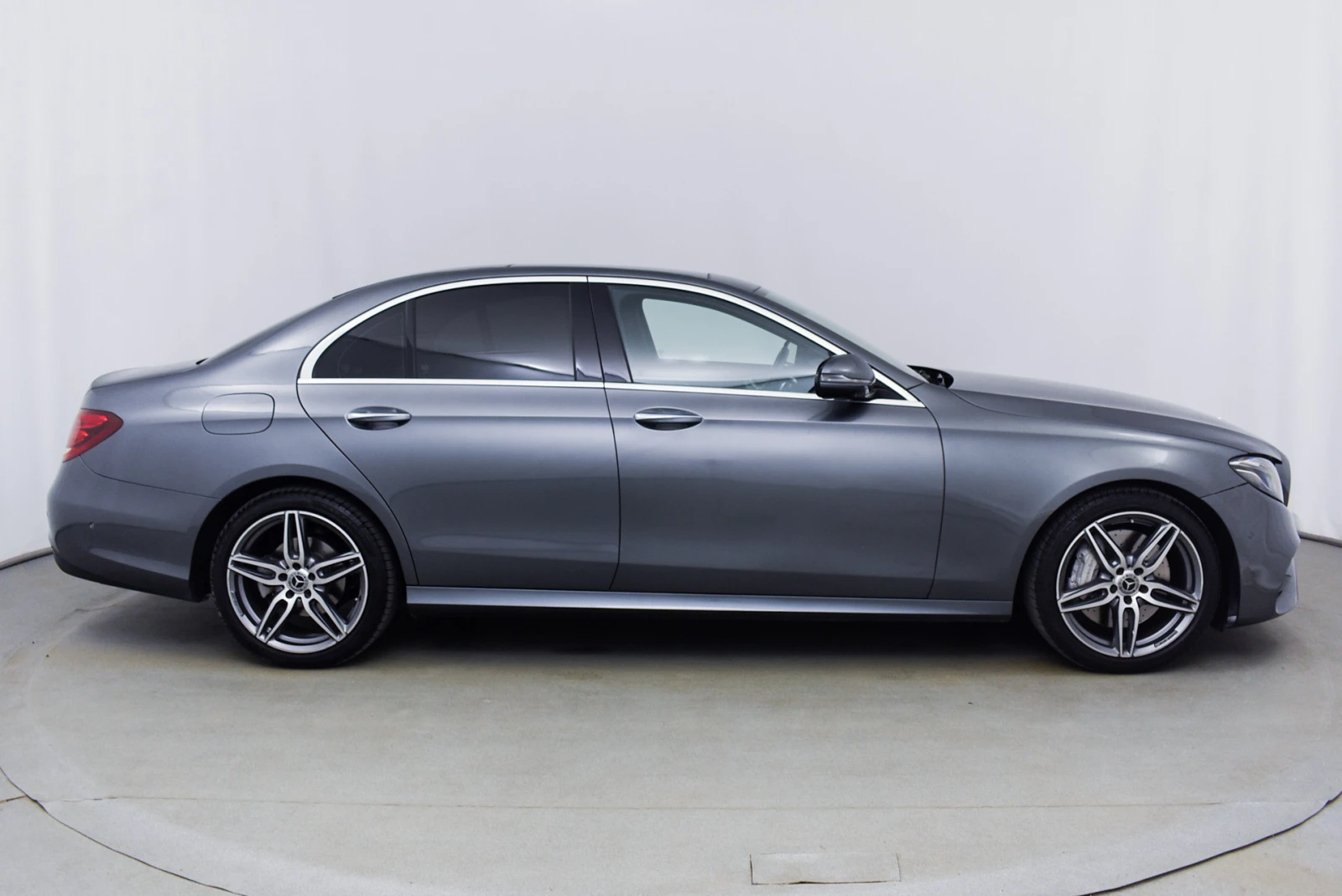 Mercedes-Benz E 300 4MATIC AMG , снимка 4 - Автомобили и джипове - 54589794