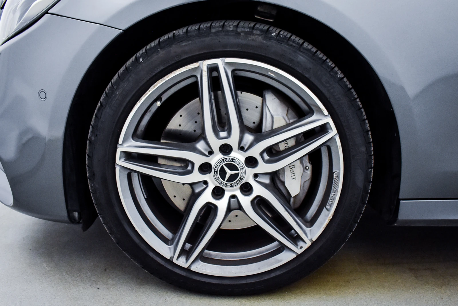Mercedes-Benz E 300 4MATIC AMG , снимка 11 - Автомобили и джипове - 54589794