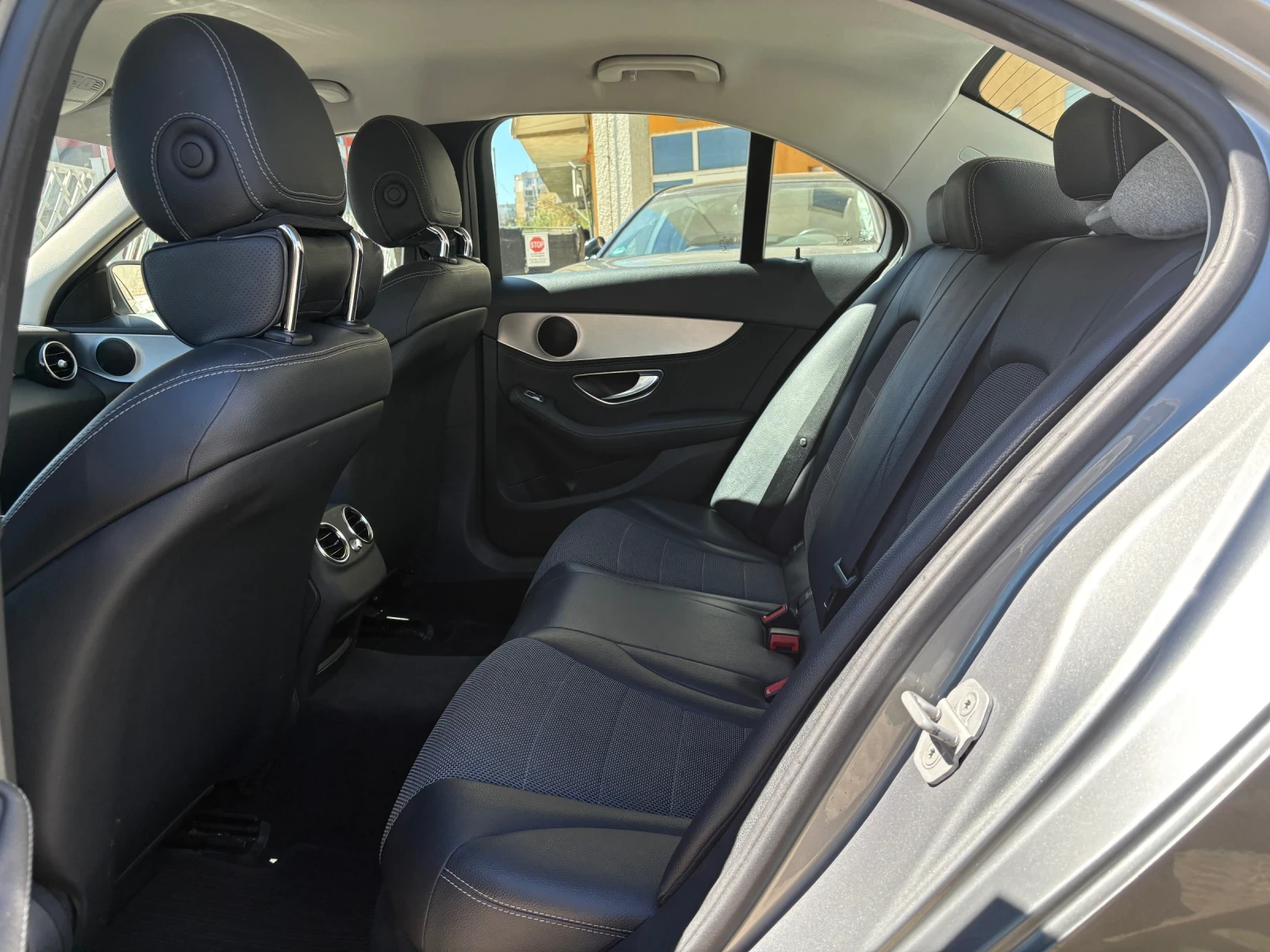 Mercedes-Benz C 220, снимка 6 - Автомобили и джипове - 54973699