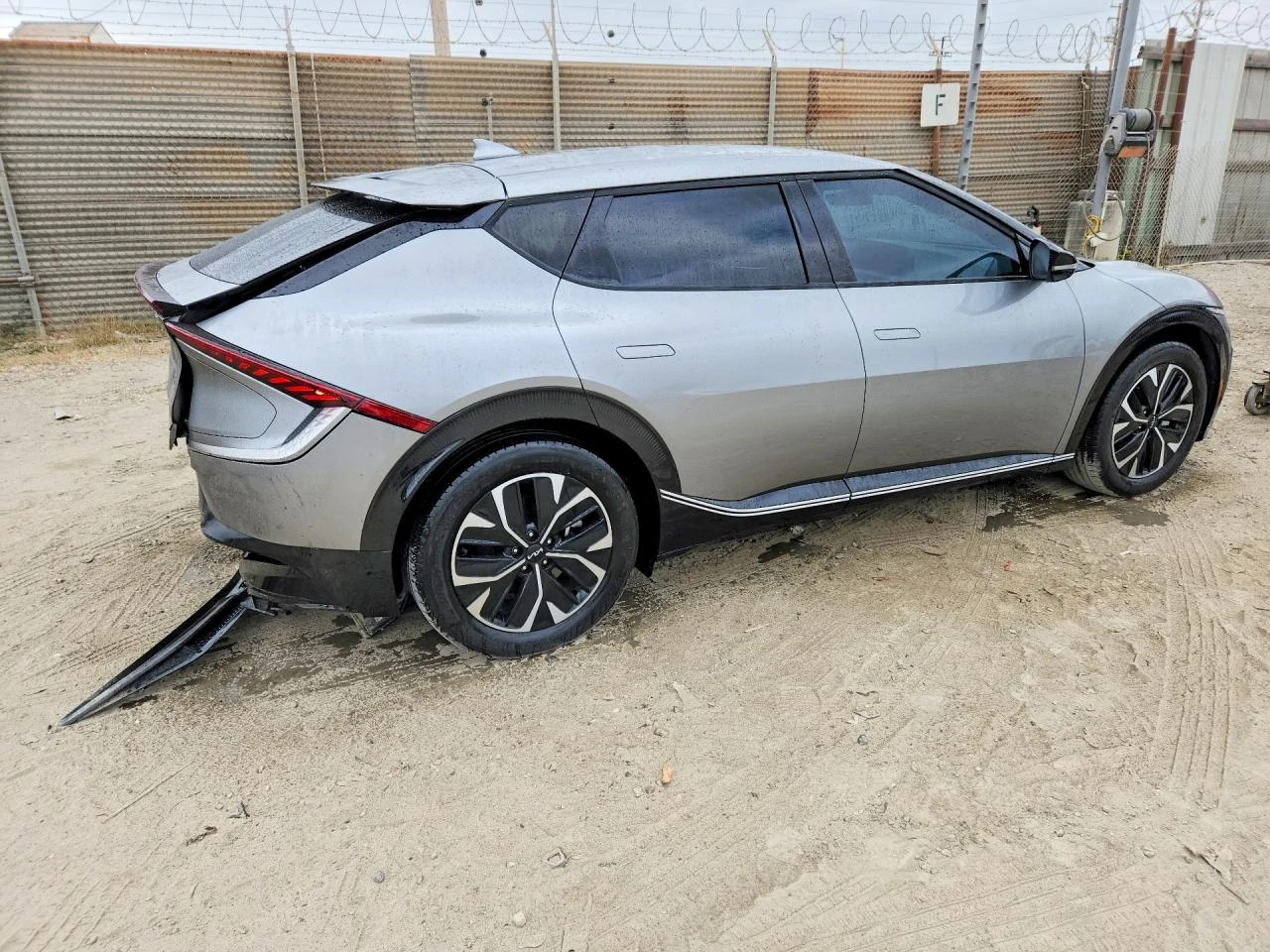 Kia EV6 0.0l Wind, снимка 3 - Автомобили и джипове - 55452456