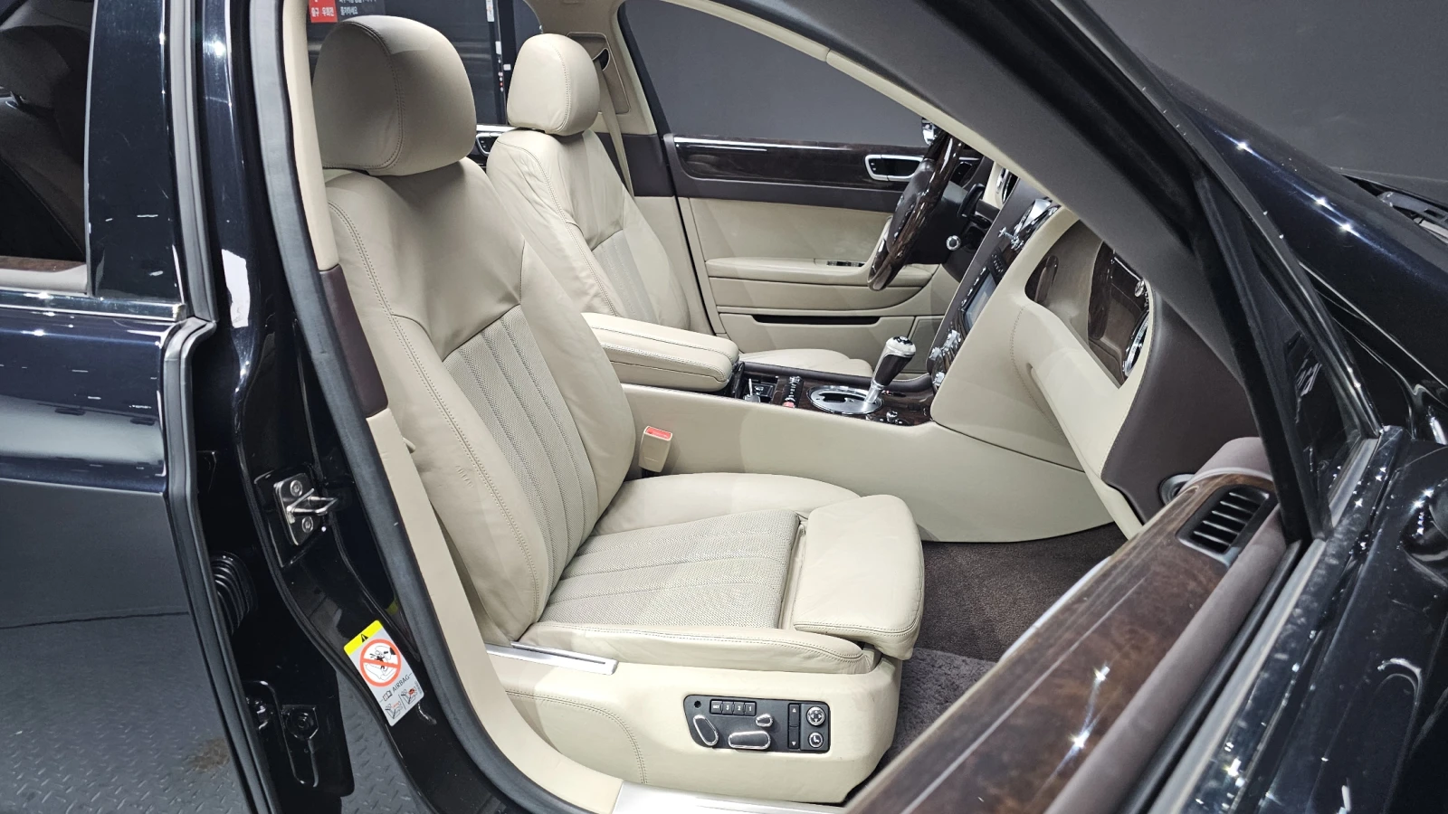 Bentley Flying Spur W12* ОБДУХВАНЕ* SOFT CLOSE* ЛЮК* КРАЙНА ЦЕНА, снимка 10 - Автомобили и джипове - 55984104