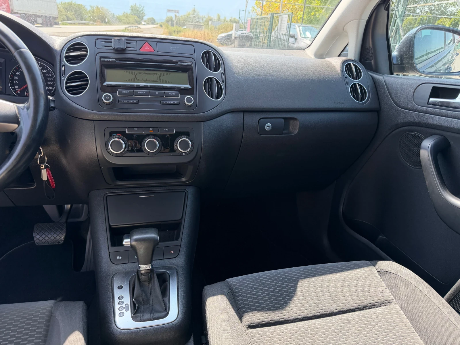 VW Golf Plus 1.6 TDI, снимка 12 - Автомобили и джипове - 56069480