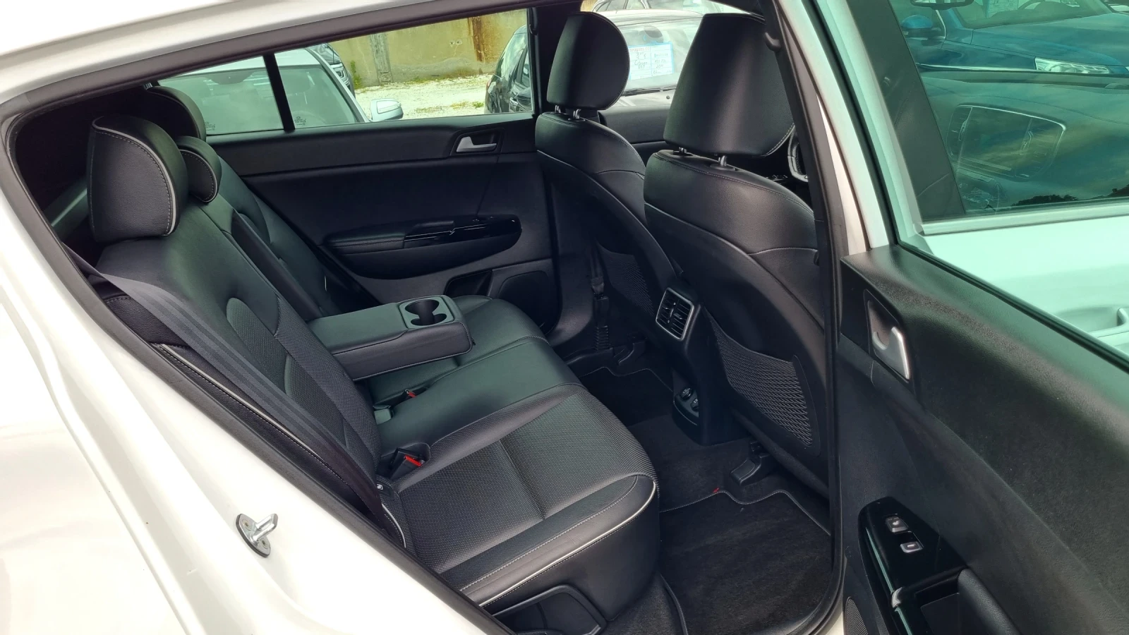 Kia Sportage 2.0CRDI* GT LINE* FULL* ПЪЛНА ГАРАНЦИЯ* , снимка 11 - Автомобили и джипове - 54638649