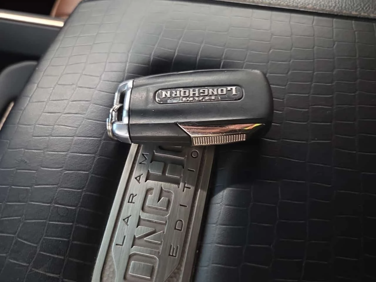 Dodge RAM 1500 * LONGHORN CREW CAB SHORT BED * CARFAX * �ne Owner | Mobile.bg � ����������� 12