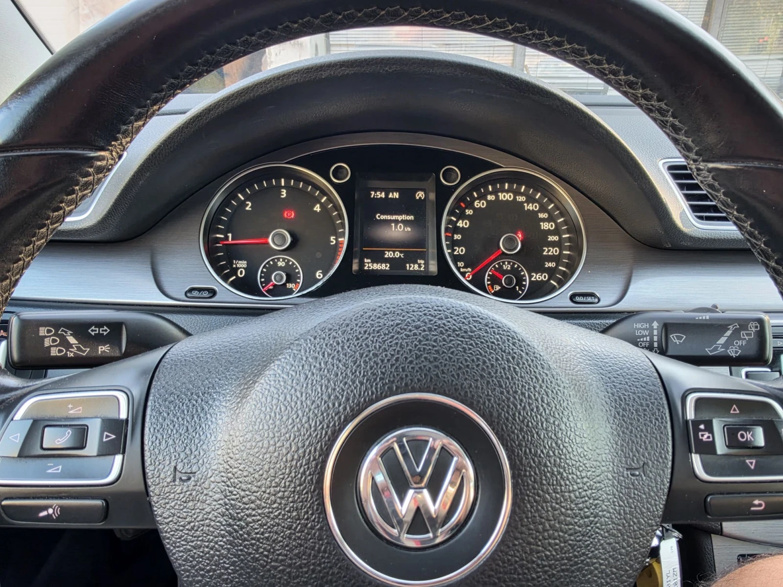 VW Passat 2.0TDI 140k.c. highline, снимка 13 - Автомобили и джипове - 55746217