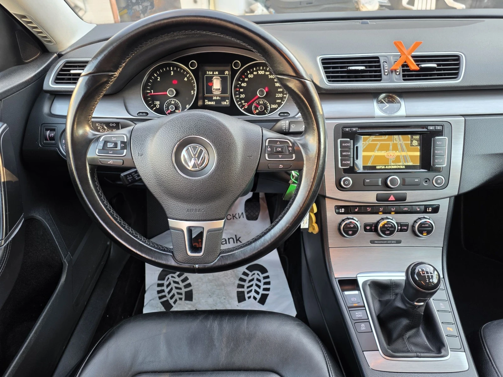 VW Passat 2.0TDI 140k.c. highline, снимка 12 - Автомобили и джипове - 55746217