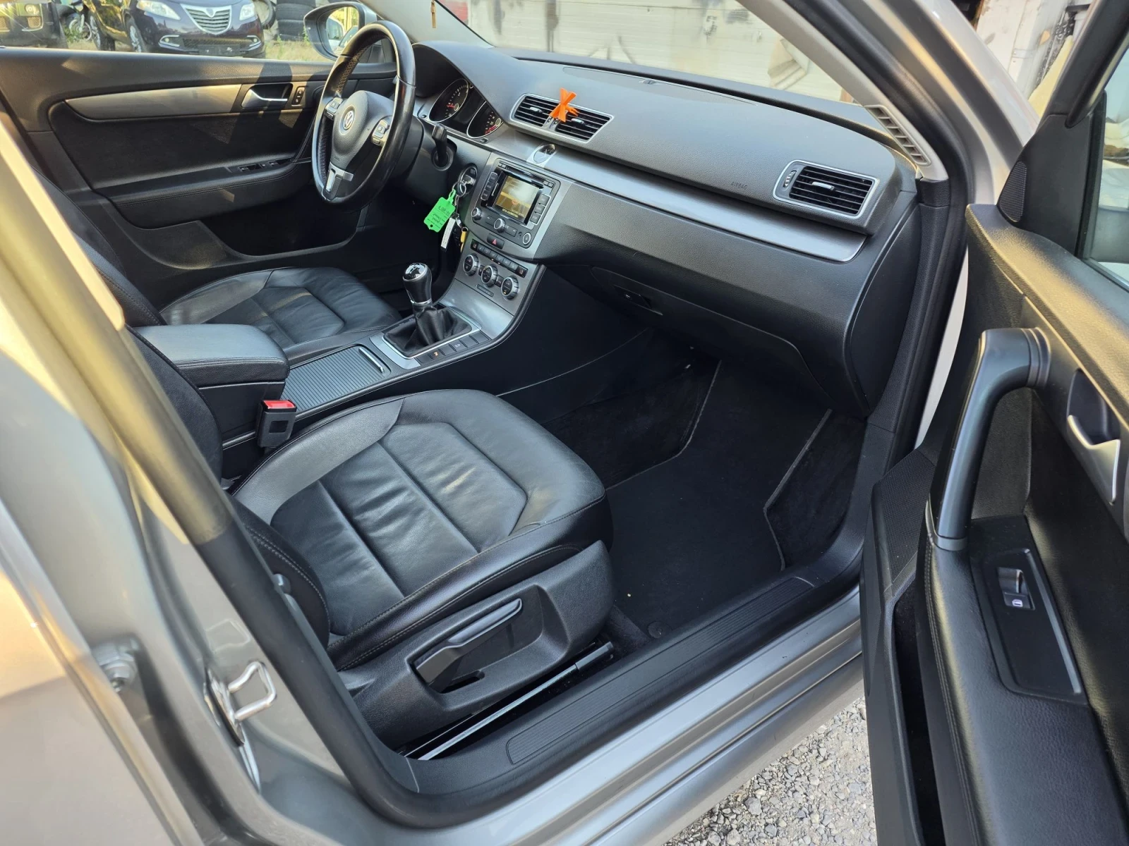 VW Passat 2.0TDI 140k.c. highline, снимка 10 - Автомобили и джипове - 55746217