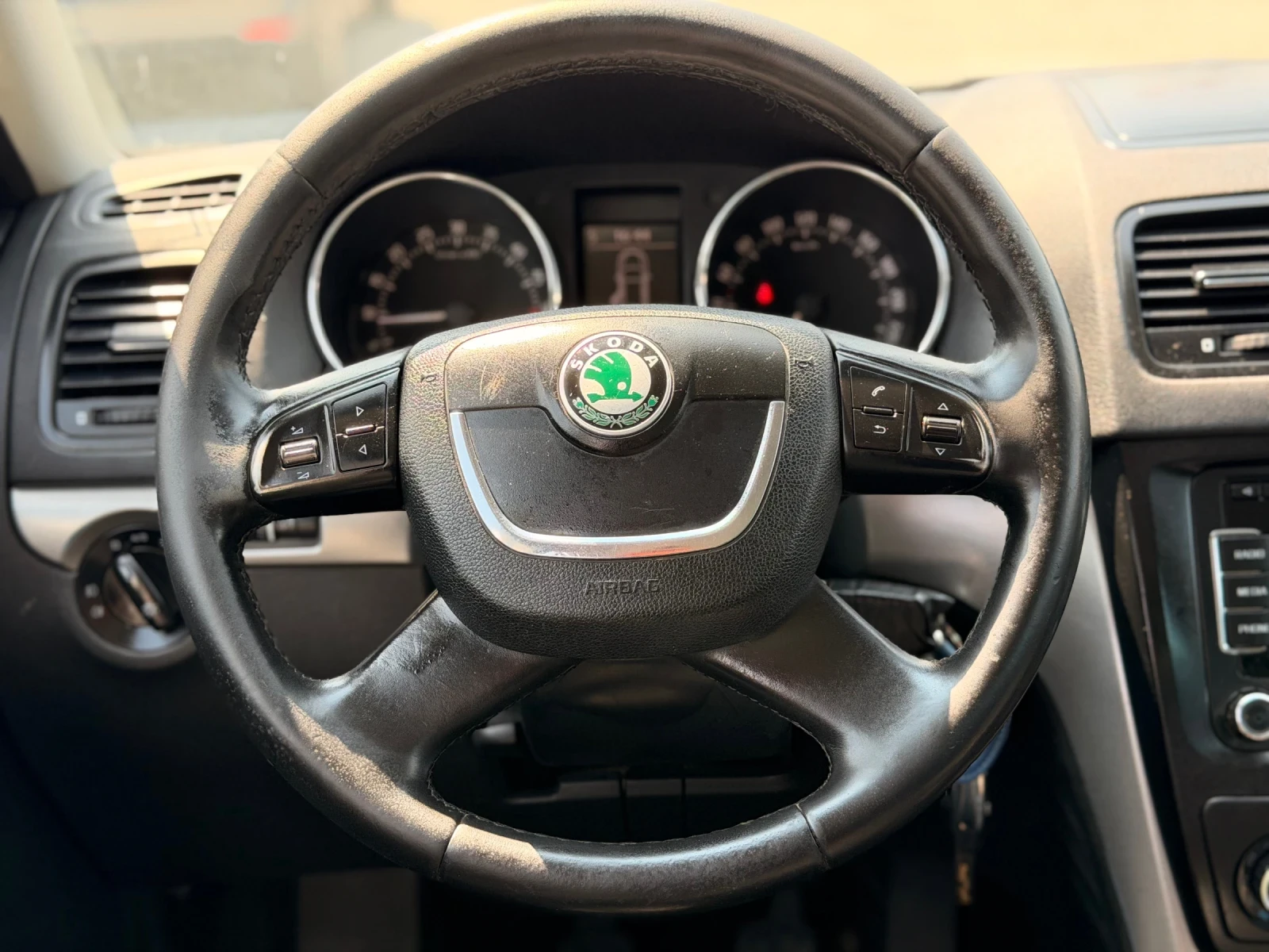 Skoda Yeti 2.0TDI/4x4/XENON/110kc, снимка 15 - Автомобили и джипове - 55768665