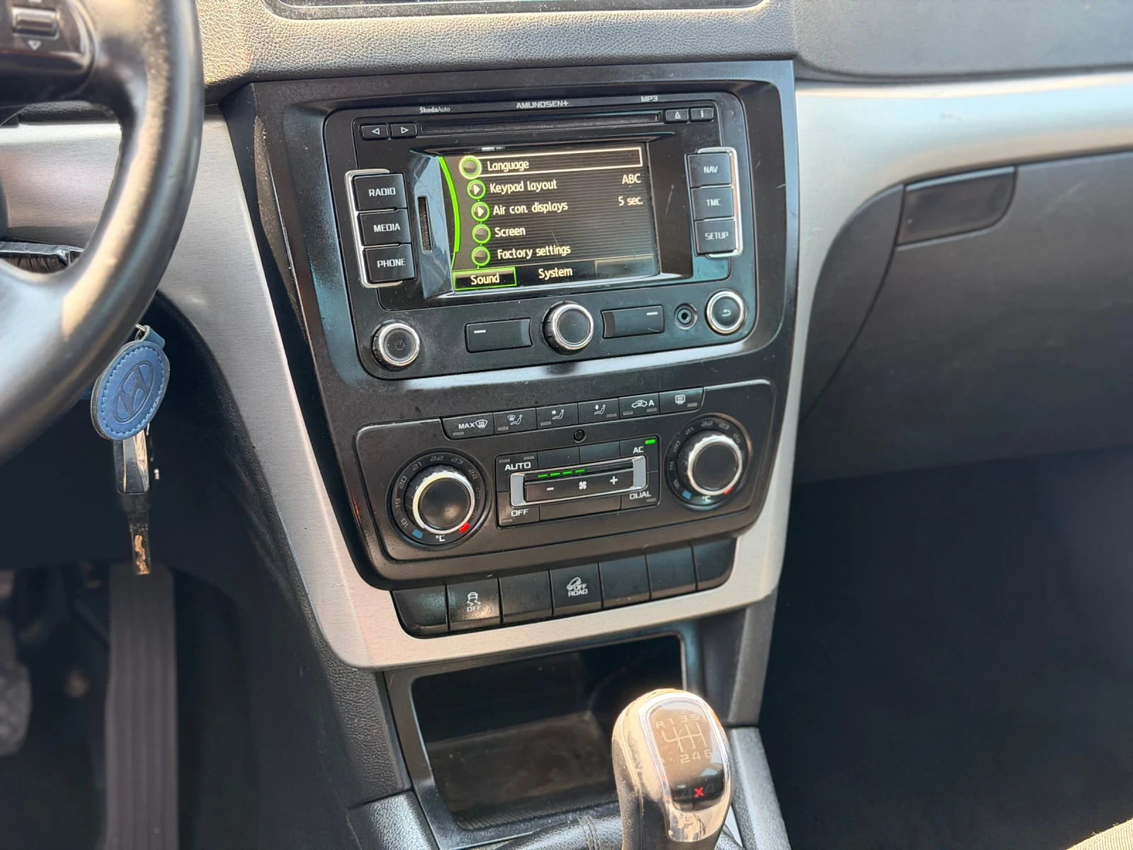 Skoda Yeti 2.0TDI/4x4/XENON/110kc, снимка 16 - Автомобили и джипове - 55768665