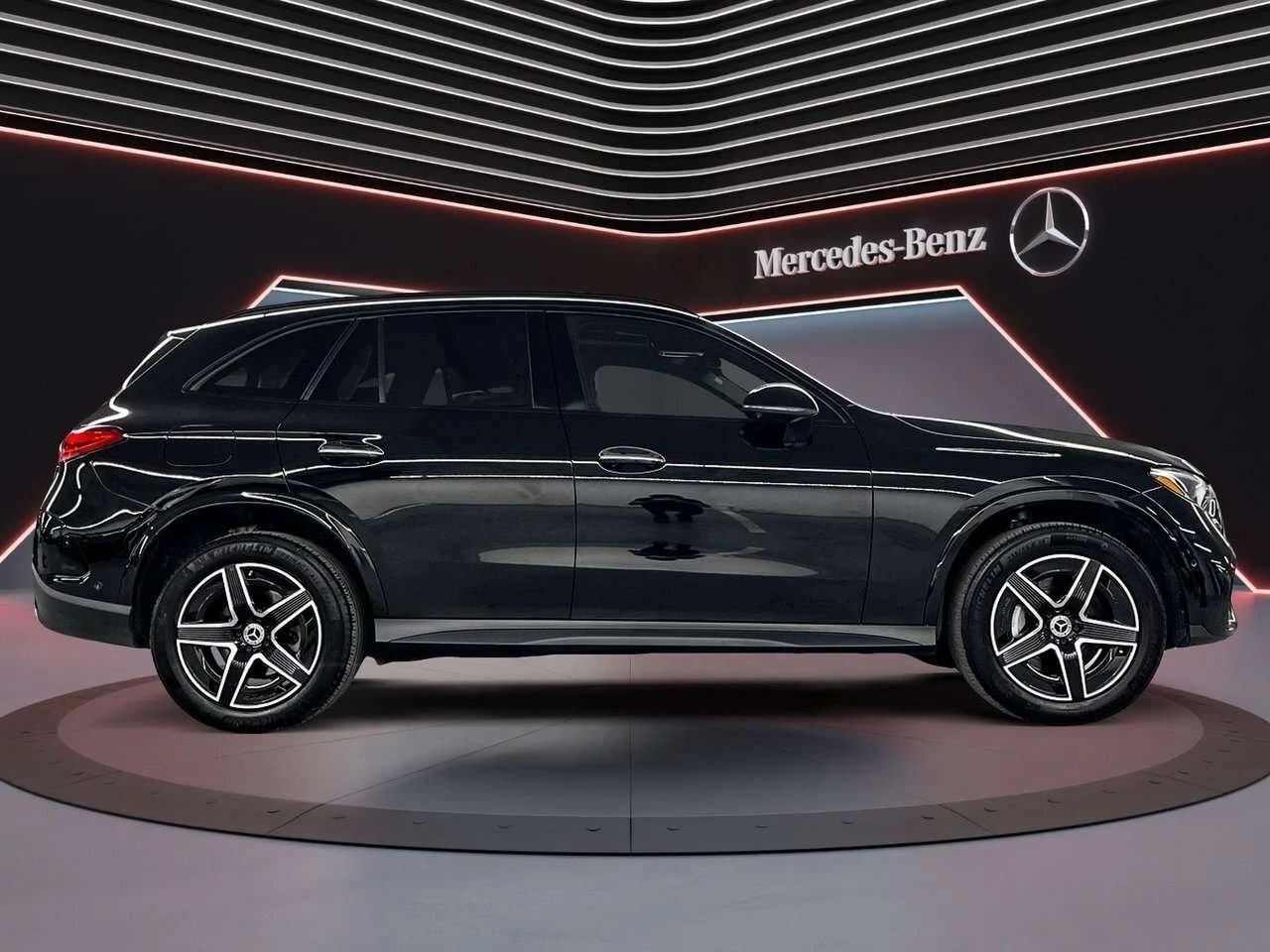 Mercedes-Benz GLC 300 | CARFAX | ГЛАВНО ПРЕДСТАВИТЕЛСТВО НА MERCEDES, снимка 5 - Автомобили и джипове - 56009934