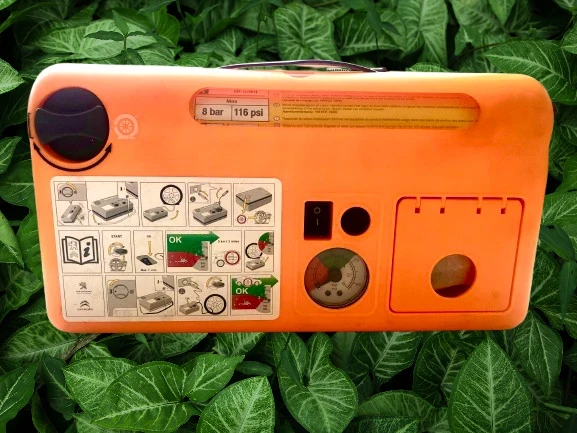 Цена - 25евро. Оригинален компресор за автомобилни гуми + Лепило/Пяна, снимка 6 - Части - 52007057