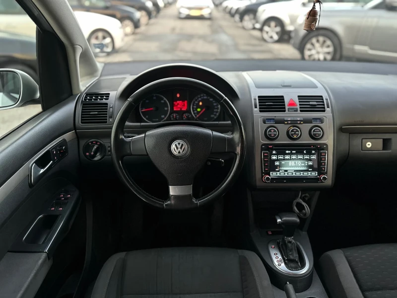 VW Touran * 2.0TDI* DSG* 7 местен* , снимка 10 - Автомобили и джипове - 48868189