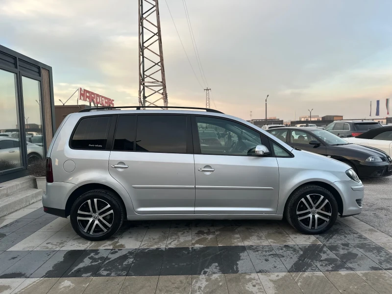 VW Touran * 2.0TDI* DSG* 7 местен* , снимка 7 - Автомобили и джипове - 48868189