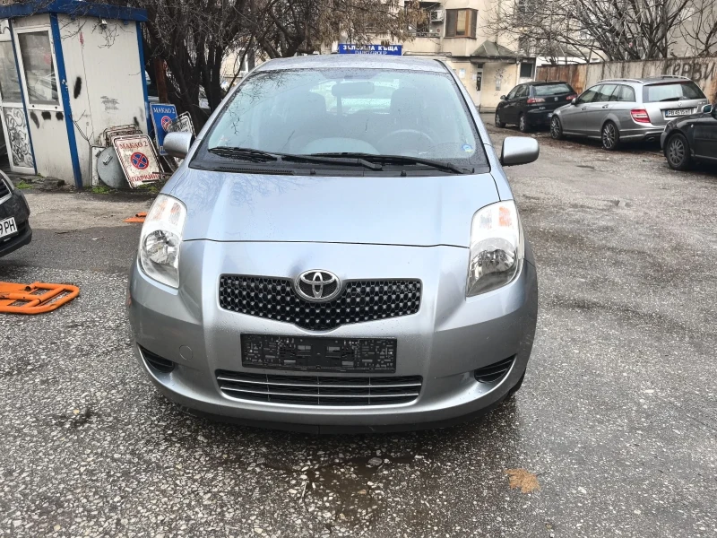 Toyota Yaris 1.0 бензин , снимка 4 - Автомобили и джипове - 49304131