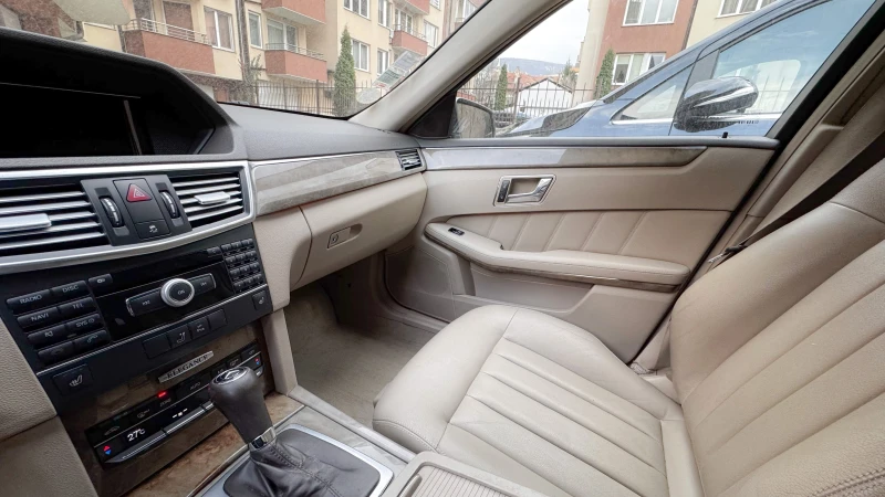 Mercedes-Benz E 220, снимка 5 - Автомобили и джипове - 49454346