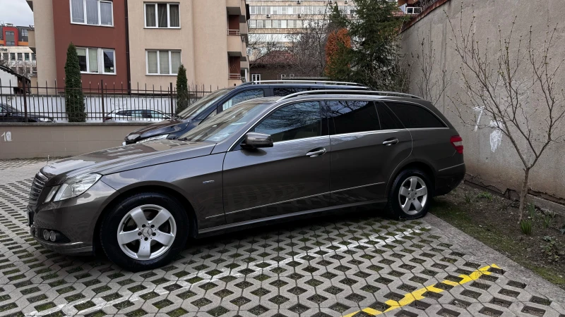 Mercedes-Benz E 220, снимка 12 - Автомобили и джипове - 49454346