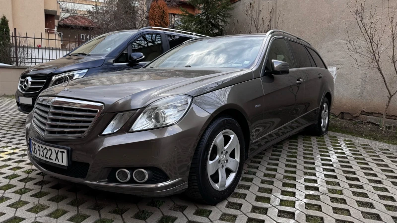 Mercedes-Benz E 220, снимка 1 - Автомобили и джипове - 49454346