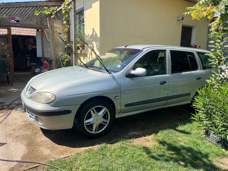 Renault Megane 1.6i, снимка 4 - Автомобили и джипове - 51642798