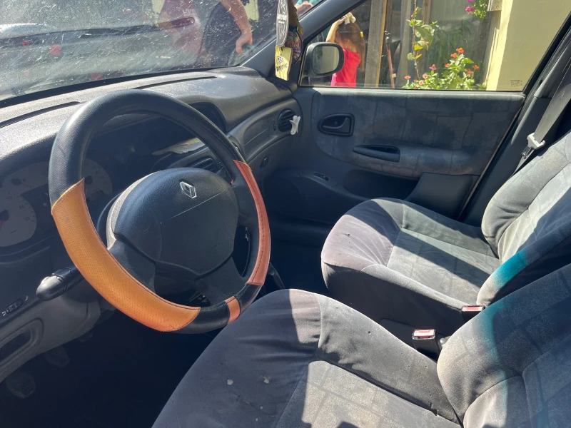 Renault Megane 1.6i, снимка 6 - Автомобили и джипове - 51642798