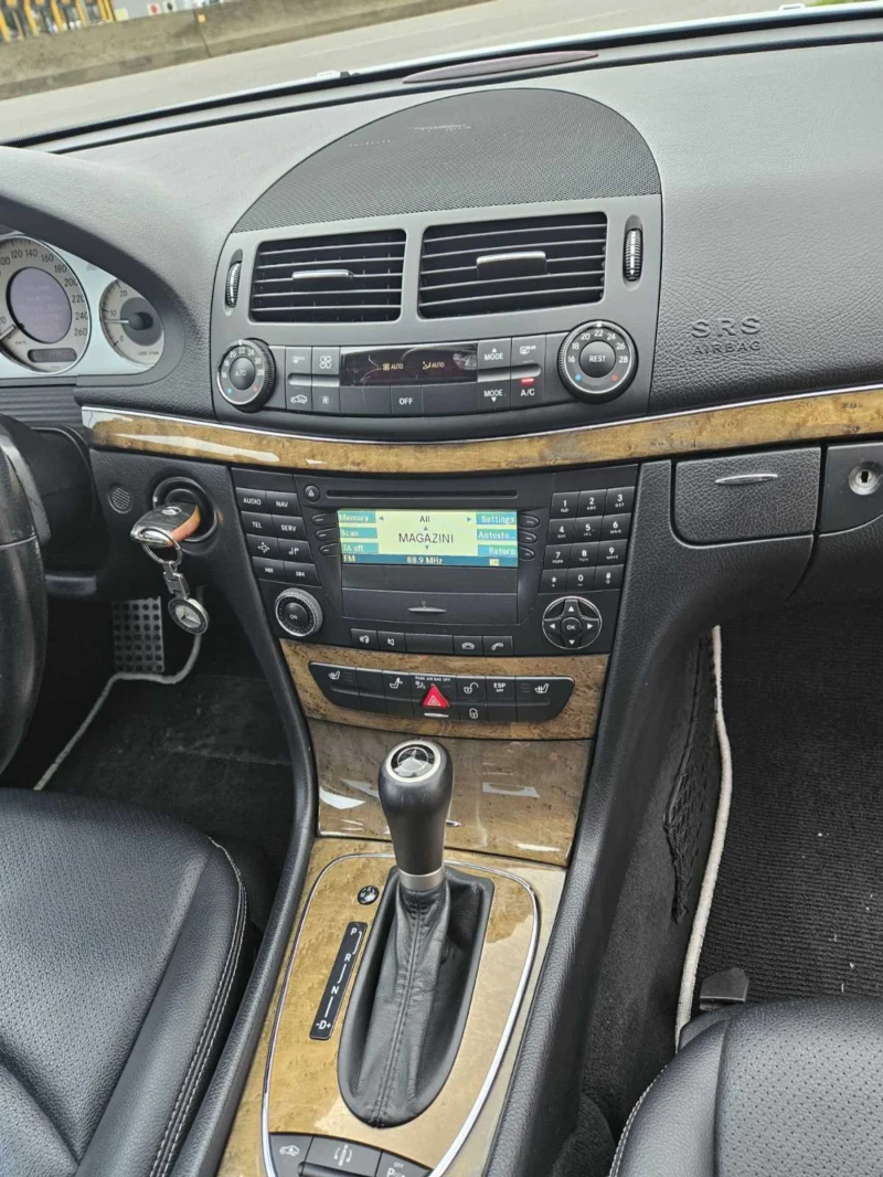 Mercedes-Benz E 320 CDI, снимка 3 - Автомобили и джипове - 52821273