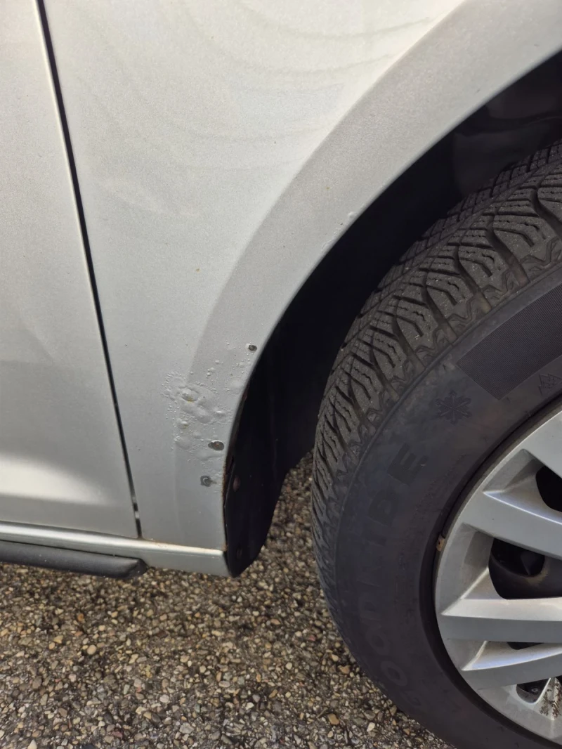 VW Touran 1.6 tdi, снимка 8 - Автомобили и джипове - 52891572