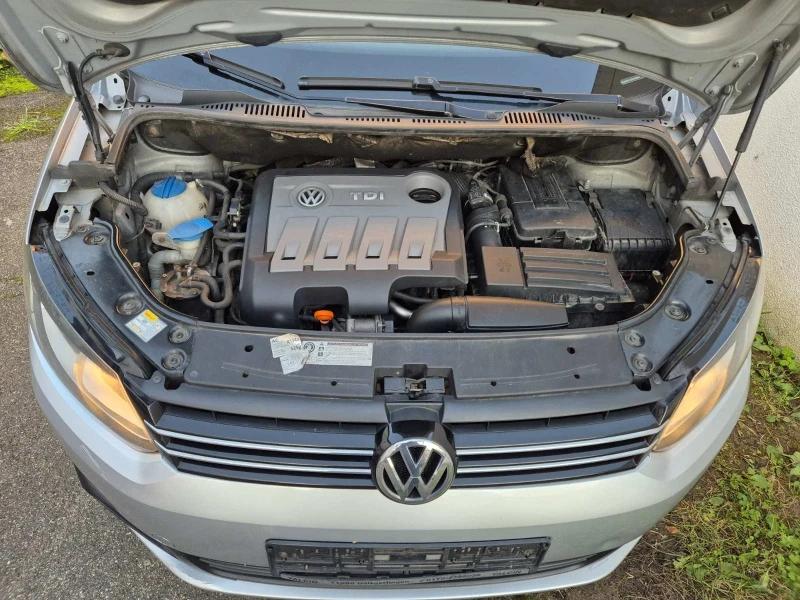 VW Touran 1.6 tdi, снимка 9 - Автомобили и джипове - 52891572