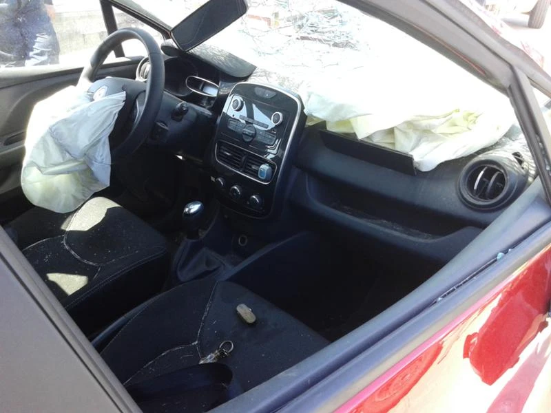 Renault Clio 1.2i, снимка 13 - Автомобили и джипове - 28406222