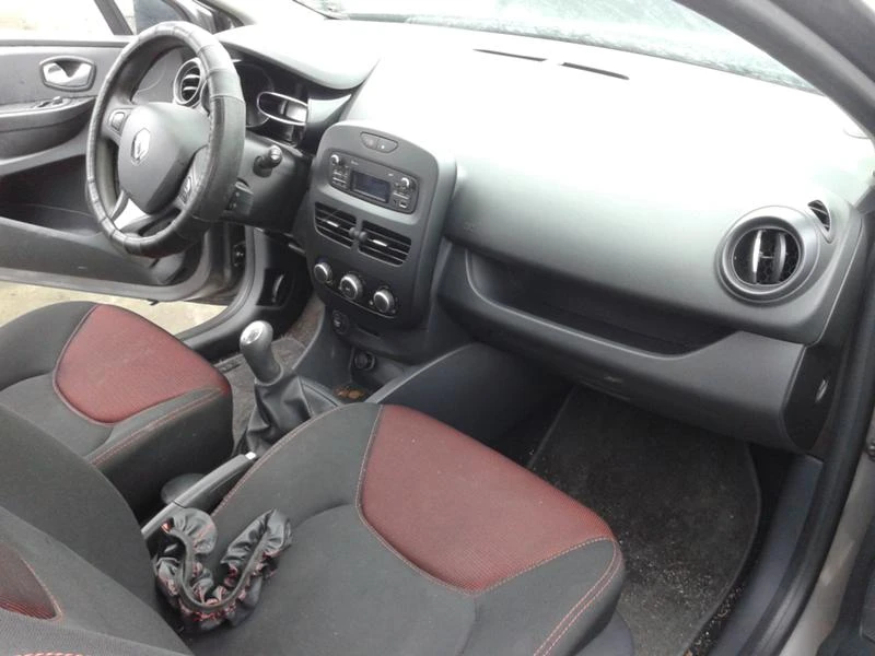 Renault Clio 1.2i, снимка 11 - Автомобили и джипове - 28406222